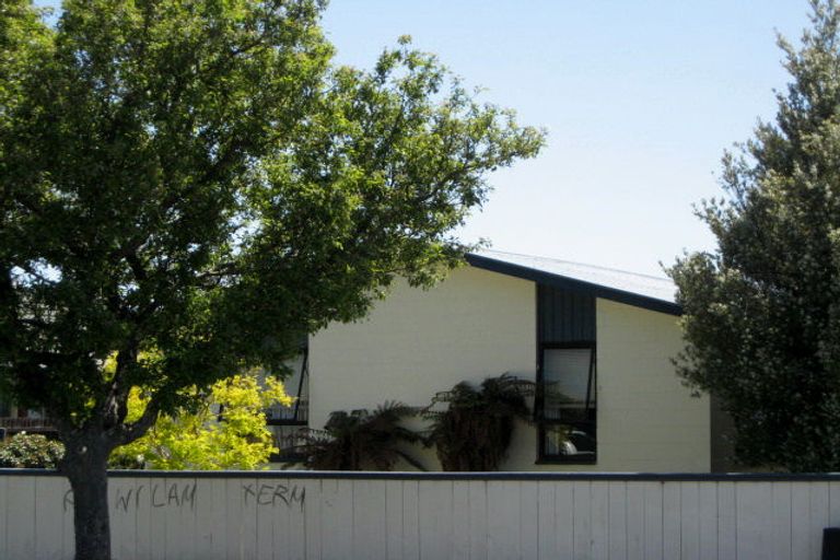 Photo of property in 65 Farquhars Road, Redwood, Christchurch, 8051