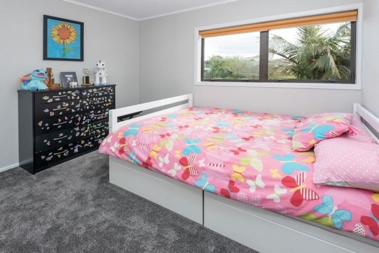 Photo of property in 3 Clendon Place, Manurewa, Auckland, 2102