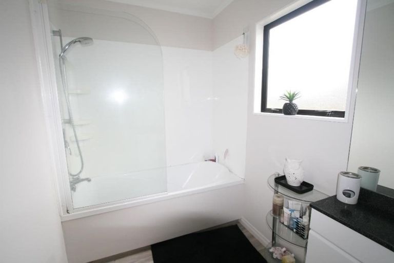 Photo of property in 2 Bracken Street, Petone, Lower Hutt, 5012