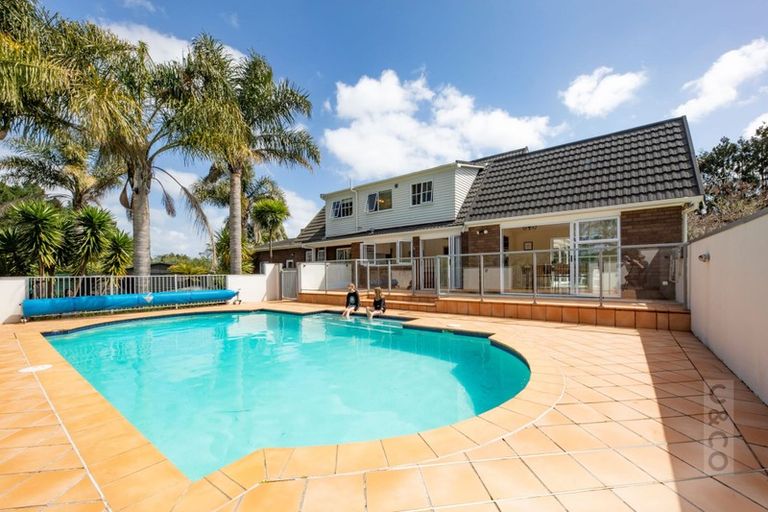 Photo of property in 30 Riverland Road, Kumeu, 0892