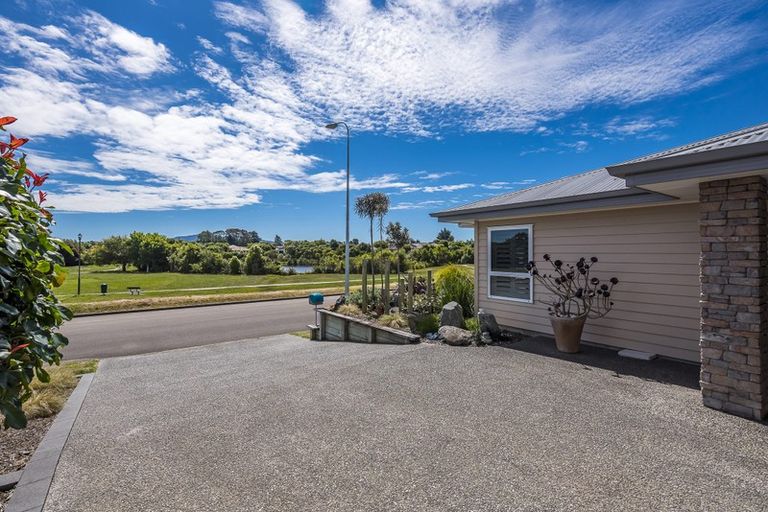Photo of property in 21 Jade Lane, Paraparaumu, 5032