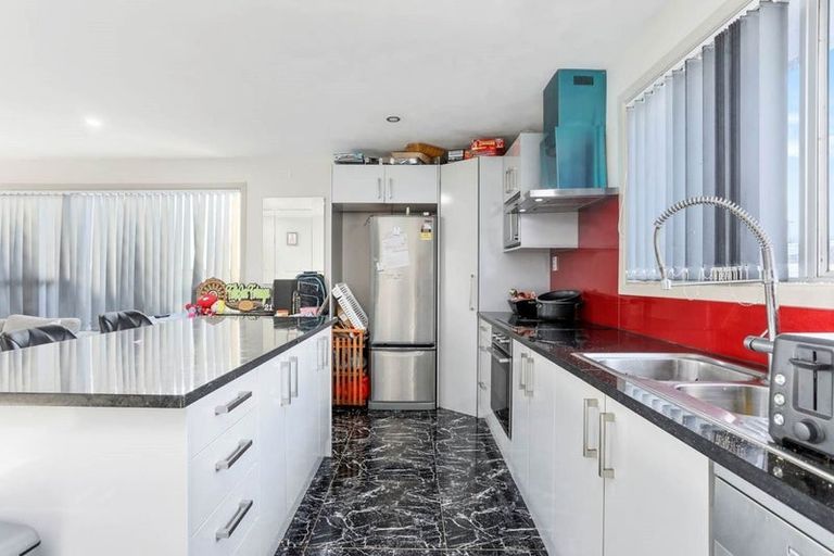 Photo of property in 35 Mcdivitt Street, Manurewa, Auckland, 2102