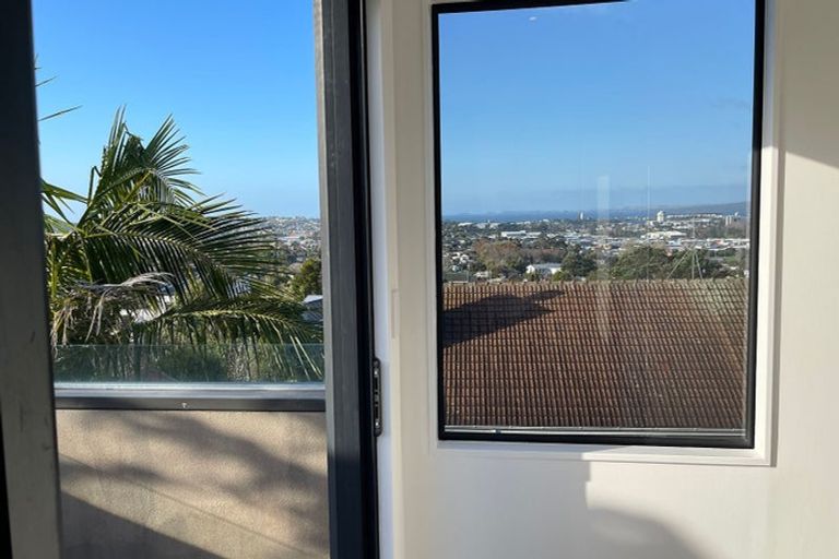 Photo of property in 1/41 High Road, Glenfield, Auckland, 0629