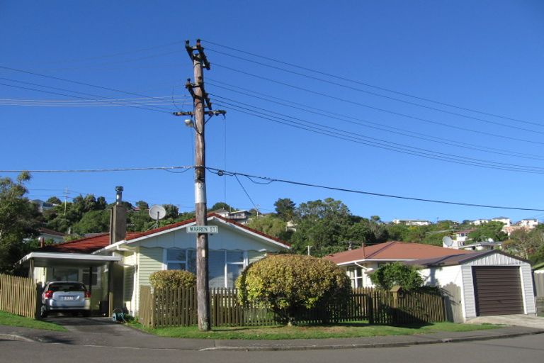 Photo of property in 10 Warren Street, Paparangi, Wellington, 6037