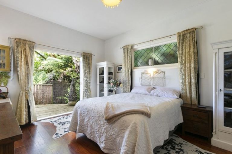 Photo of property in 34 Ferry Road, Days Bay, Lower Hutt, 5013