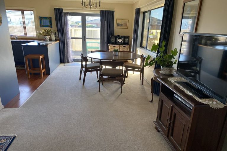 Photo of property in 2 Garrison Street, Carterton, 5713