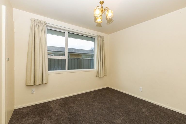 Photo of property in 21 Camelia Place, Islington, Christchurch, 8042