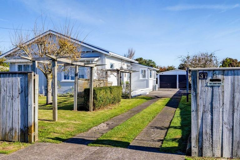 Photo of property in 37 Dixon Avenue, Hawera, 4610