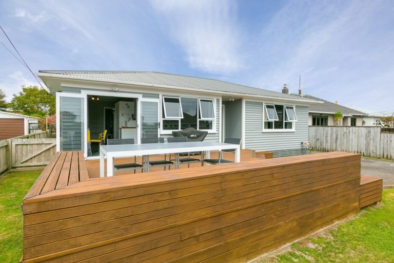 Photo of property in 12 Karaka Street, Merrilands, New Plymouth, 4312