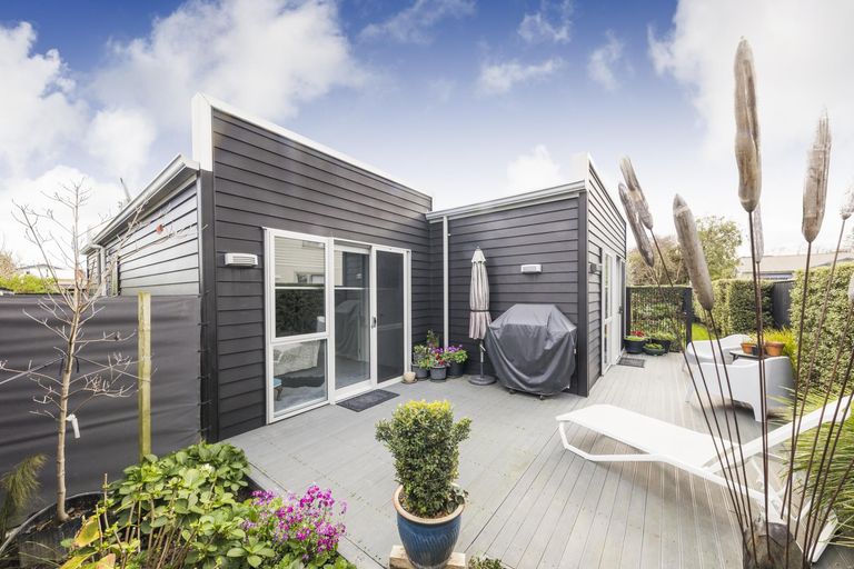 Photo of property in 76a Stanley Avenue, Palmerston North, 4414