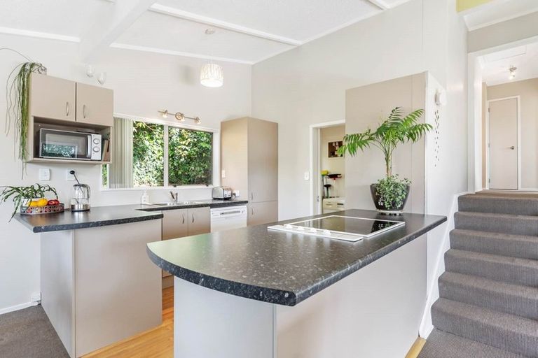 Photo of property in 1/5 Glenvale Place, Totara Vale, Auckland, 0629