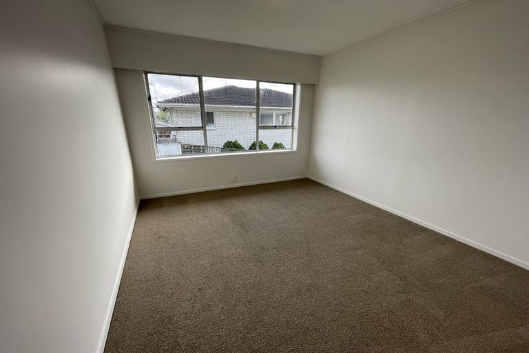 Photo of property in 10 Bodi Place, Te Atatu South, Auckland, 0610