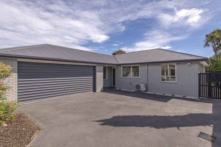 Photo of property in 83a Wilsons Road, Saint Martins, Christchurch, 8022