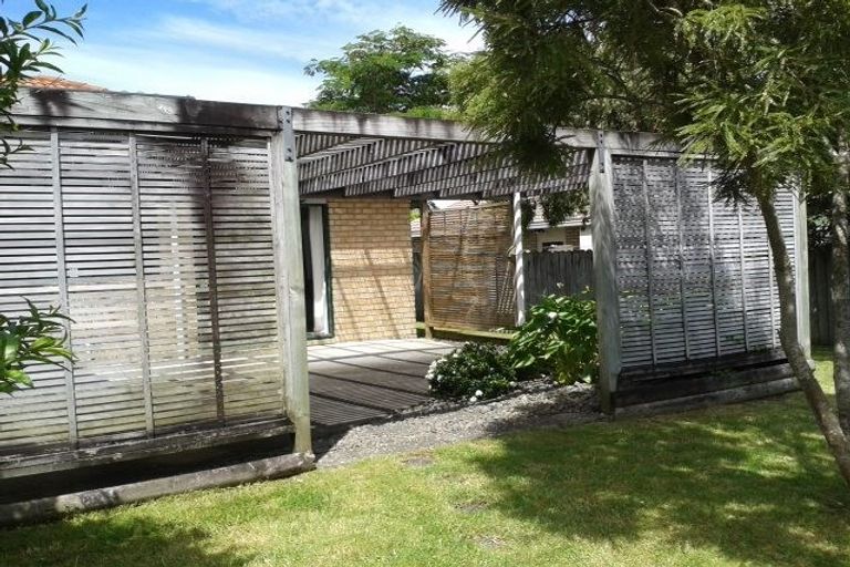 Photo of property in 15 Newry Close, East Tamaki Heights, Auckland, 2016