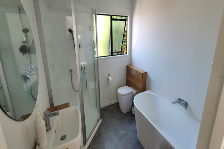 Photo of property in 287 Karaka Bay Road, Karaka Bays, Wellington, 6022