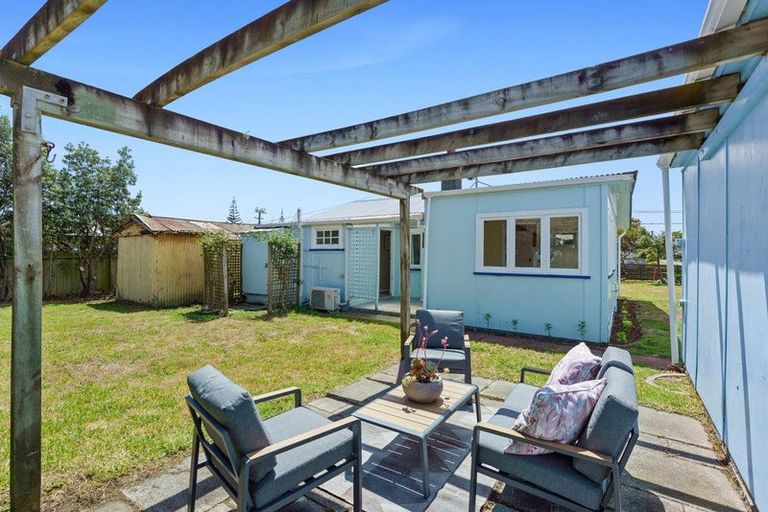 Photo of property in 18 Waimea Road, Waikanae Beach, Waikanae, 5036