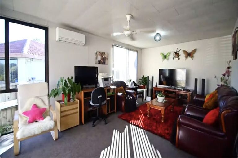 Photo of property in 1/29 Devonshire Road, Unsworth Heights, Auckland, 0632