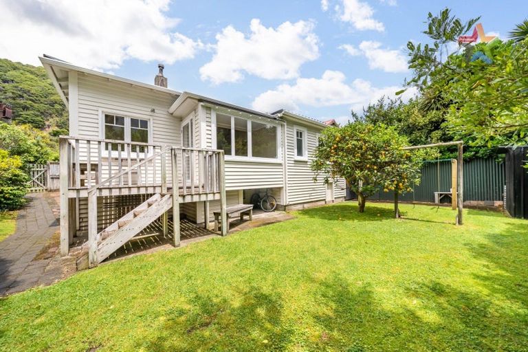 Photo of property in 2 Puriri Street, Eastbourne, Lower Hutt, 5013