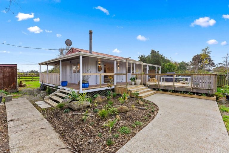 Photo of property in 2326 State Highway 16, Helensville, 0875