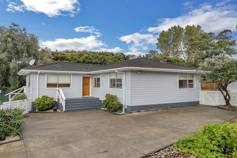Photo of property in 9 Serwayne Place, Sunnyvale, Auckland, 0612