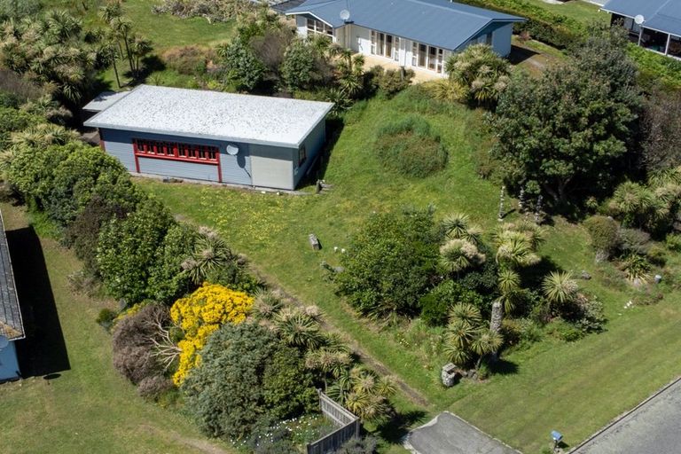 Photo of property in 42 Sarah Street, Waikawa Beach, Levin, 5573