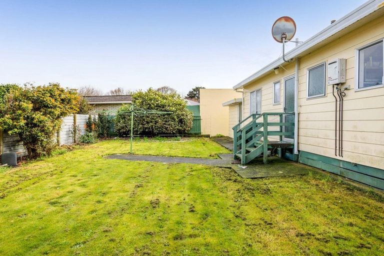 Photo of property in 1 Charles Major Place, Hawera, 4610
