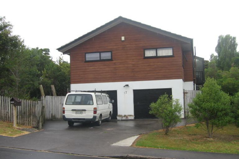 Photo of property in 17 Leiden Place, Totara Vale, Auckland, 0629