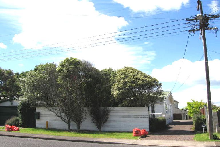 Photo of property in 2/20 Gordon Avenue, Milford, Auckland, 0620