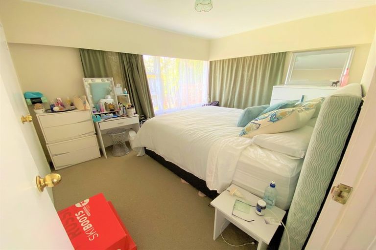 Photo of property in 49 Tupaki Place, Pakuranga Heights, Auckland, 2010