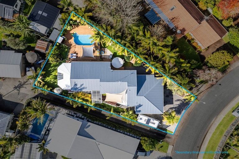 Photo of property in 32 The Circle, Manly, Whangaparaoa, 0930