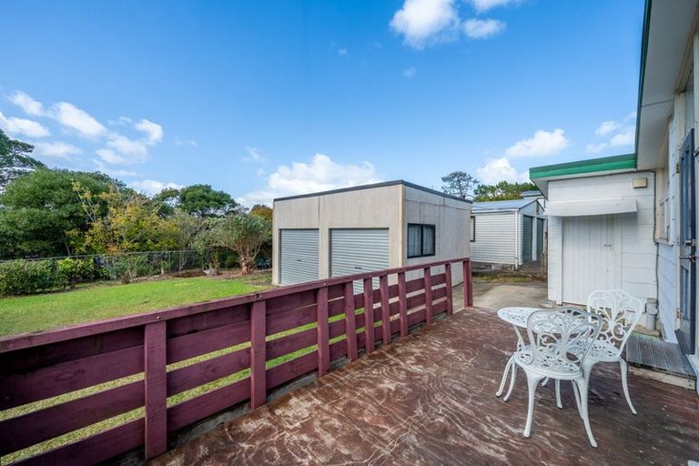 Photo of property in 35 Beaubank Road, Kelston, Auckland, 0602
