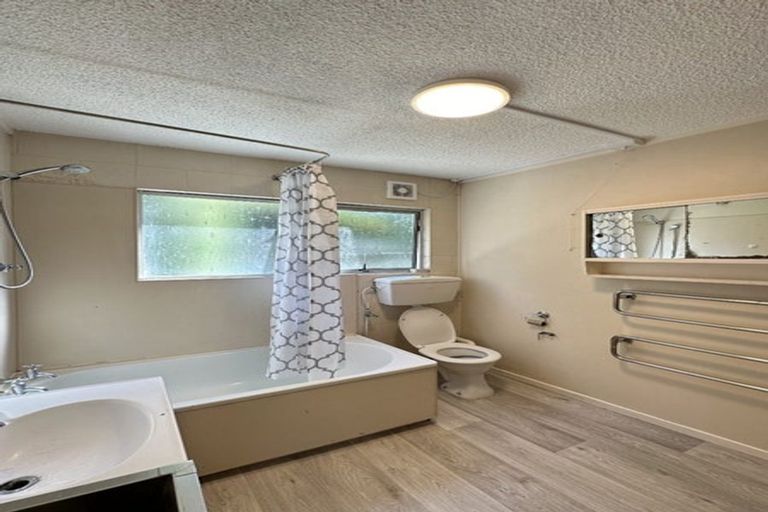 Property details for 2/42 Don Croot Street, Morningside, Auckland, 1021