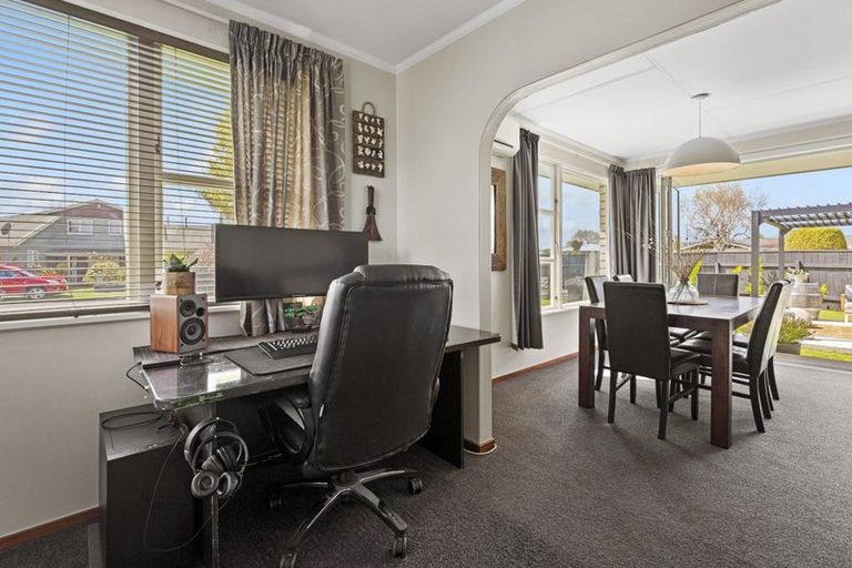 Photo of property in 1 Sutherland Crescent, Westbrook, Palmerston North, 4412