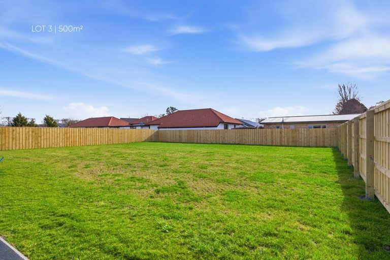Photo of property in 69 Crofton Road, Harewood, Christchurch, 8051
