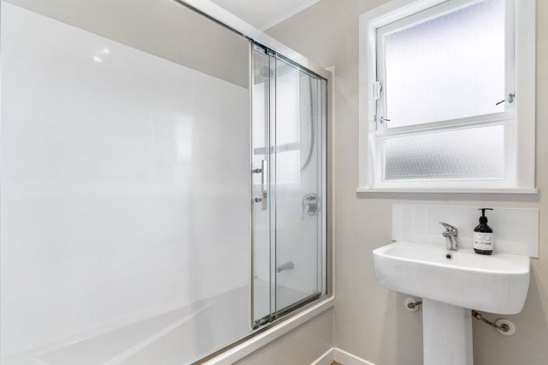 Photo of property in 81b Colwill Road, Massey, Auckland, 0614