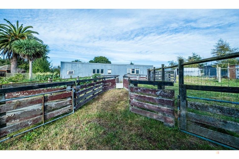 Photo of property in 72 Timaru Road, Waimate, 7924