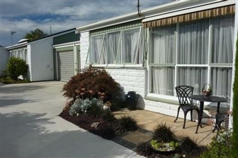 Photo of property in 1/57 Winters Road, Redwood, Christchurch, 8051