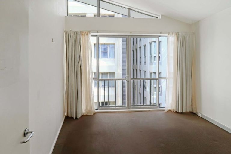 Photo of property in Terrace Heights Apartments, 2/163p The Terrace, Wellington Central, Wellington, 6011