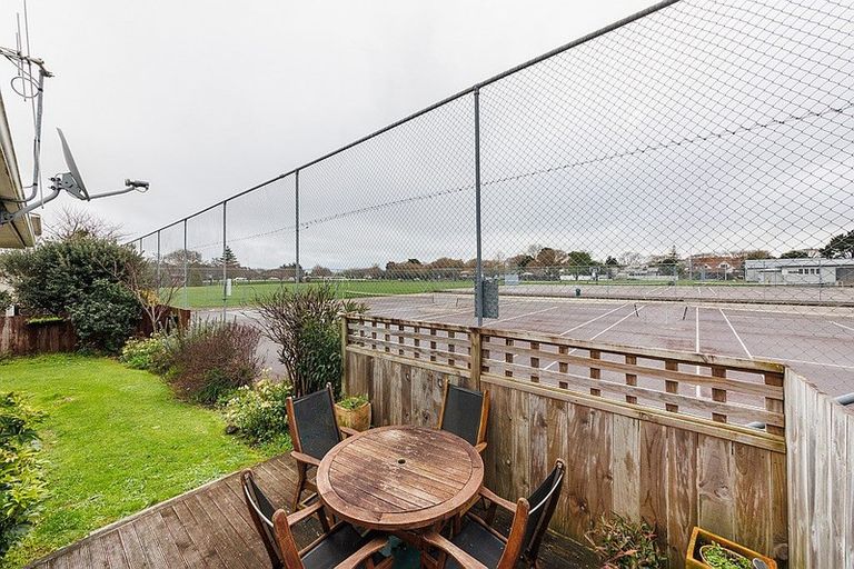 Photo of property in 12a Collingwood Court, Hokowhitu, Palmerston North, 4410