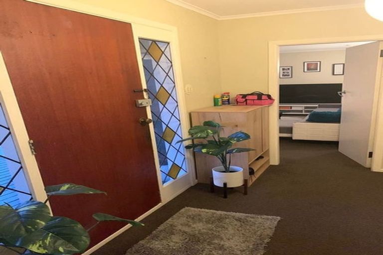 Photo of property in 165 Newlands Road, Newlands, Wellington, 6037