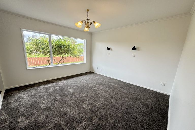 Photo of property in 6 Porter Avenue, Te Atatu South, Auckland, 0610