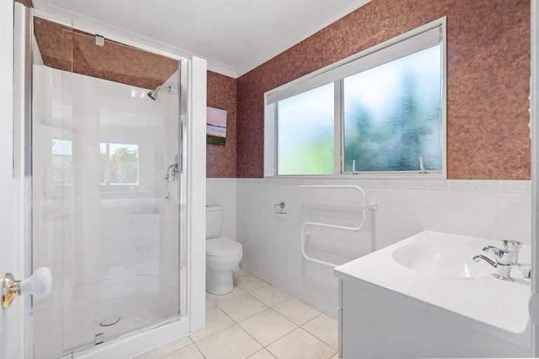Photo of property in 40 Settlers Grove, Orewa, 0931