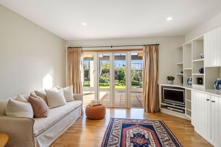 Photo of property in 19 Garreg Road, Fendalton, Christchurch, 8052