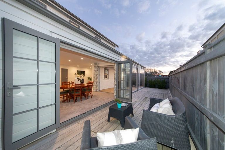 Photo of property in 3 Colombo Street, Palmerston North, 4410