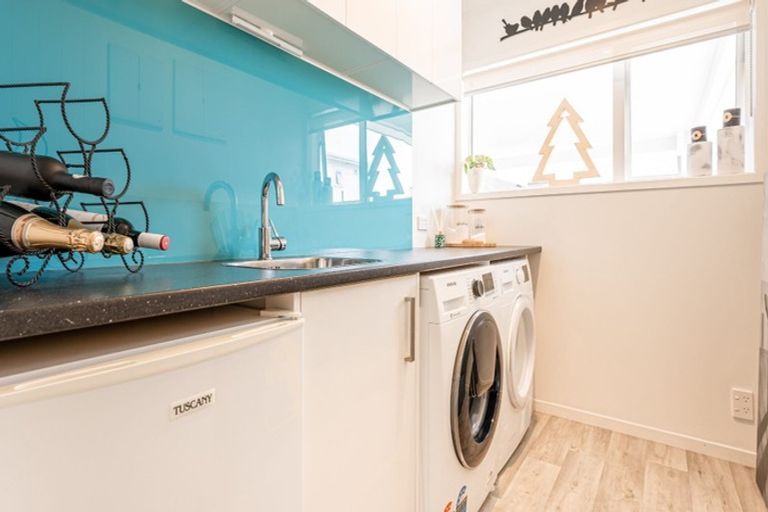 Photo of property in 25 Elizabeth Street, Orewa, 0931