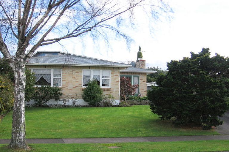 Photo of property in 16 Parkland Crescent, Terrace End, Palmerston North, 4410