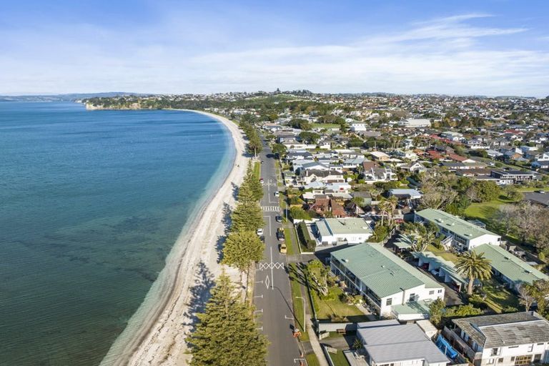 Photo of property in 5c The Esplanade, Eastern Beach, Auckland, 2012