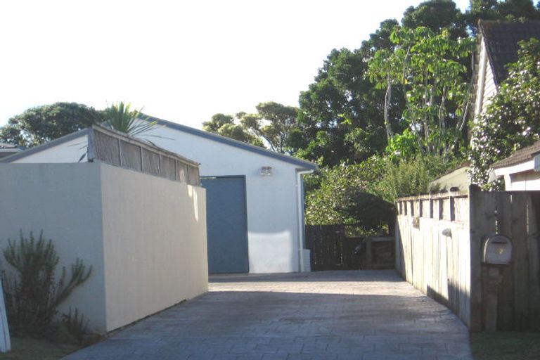 Photo of property in 1/47 Knights Road, Rothesay Bay, Auckland, 0630