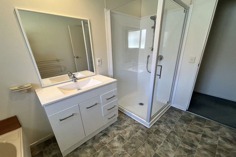 Photo of property in 22 Kowhai Grove, Raumati Beach, Paraparaumu, 5032