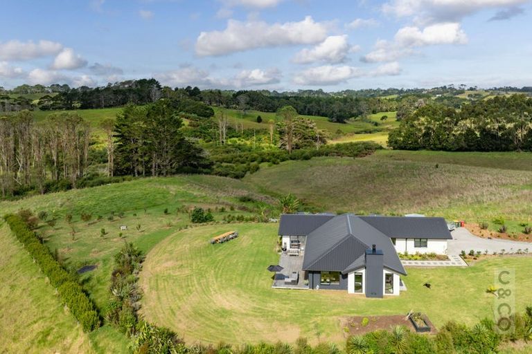 Photo of property in 225b Amreins Road, Taupaki, 0782